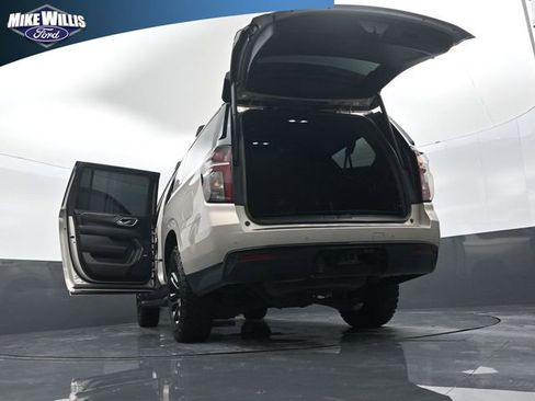 Used 2023 Chevrolet Suburban Z71 image 30