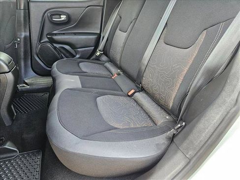 Used 2023 Jeep Renegade Latitude AWD/4WD image 17
