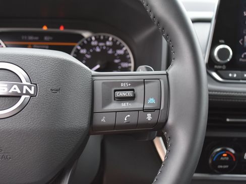 Used 2025 Nissan Rogue SV image 26