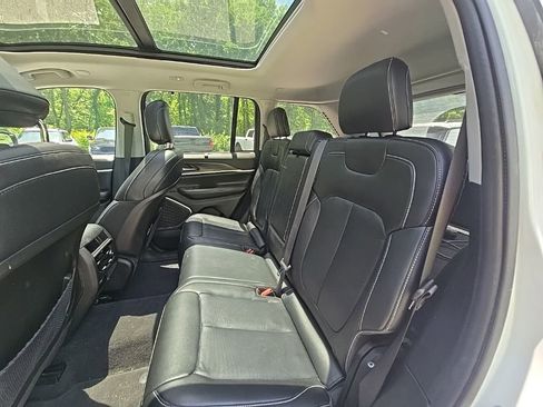 Used 2022 Jeep Grand Cherokee Limited 4xe w/ Luxury Tech Group II AWD/4WD image 15