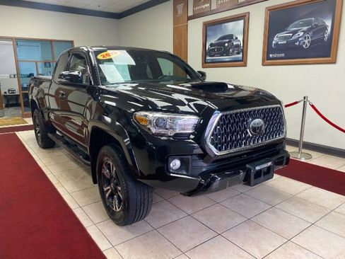 Used 2019 Toyota Tacoma TRD Sport image 7