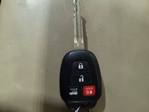 Used 2017 Toyota Camry LE FWD image 32