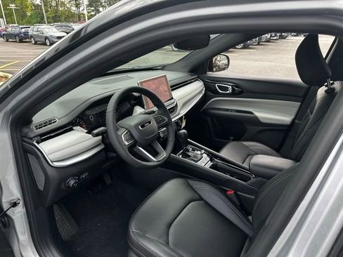 New 2025 Jeep Compass Limited image 17