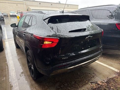 Used 2025 Chevrolet Trax ACTIV w/ Sunroof Package FWD image 8