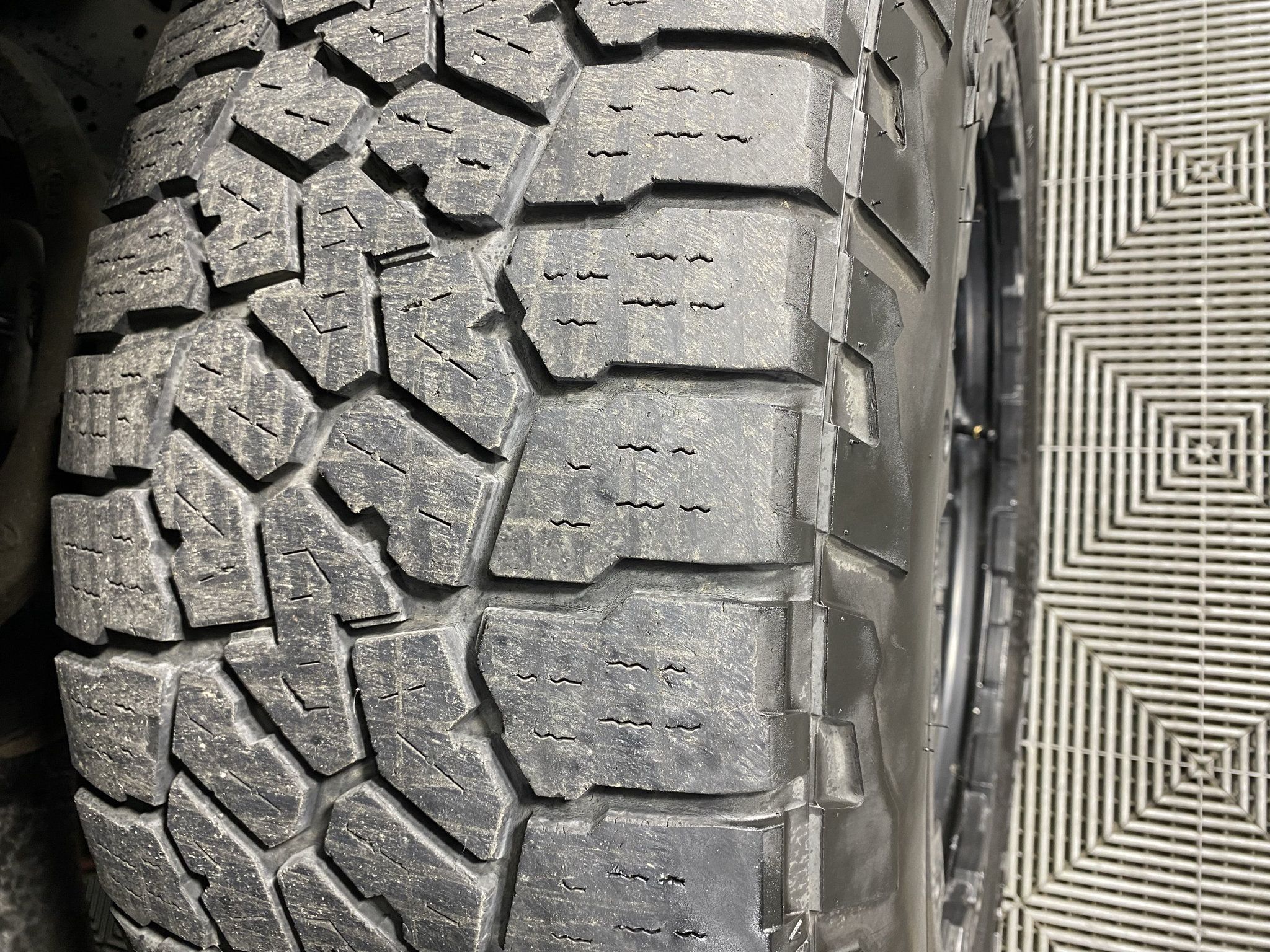 Used 2019 RAM 1500 Laramie AWD/4WD image 13