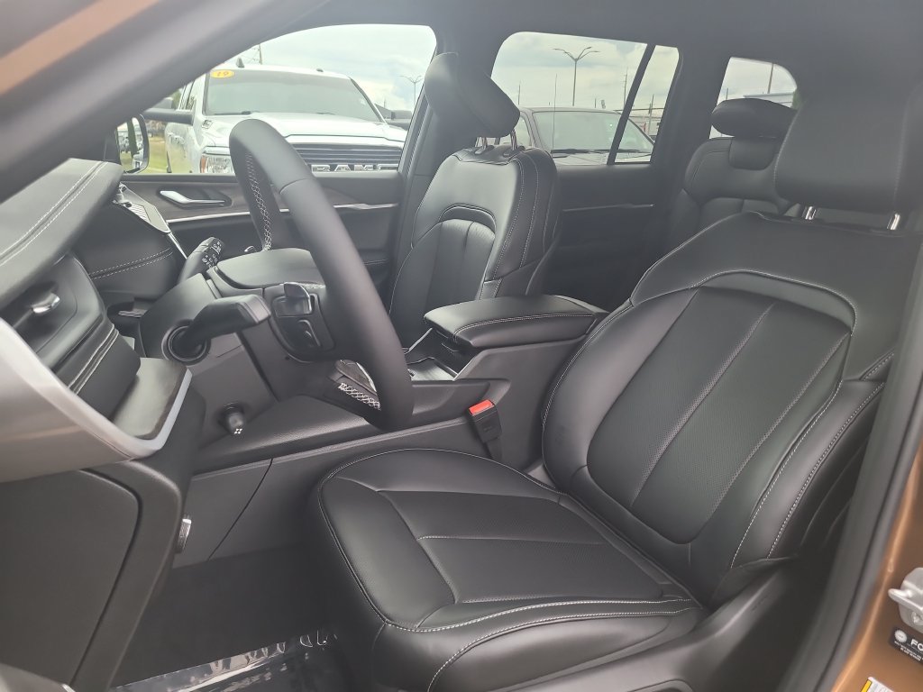 New 2027 Jeep Grand Cherokee Limited AWD/4WD image 22
