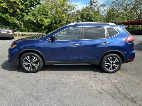 Used 2020 Nissan Rogue SV w/ Premium Package AWD/4WD image 3