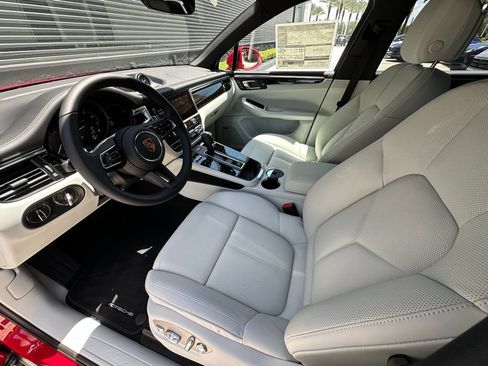 Used 2026 Porsche Macan AWD/4WD image 4