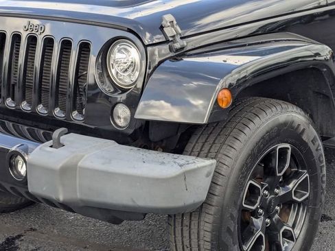 Used 2018 Jeep Wrangler Unlimited Sahara image 9