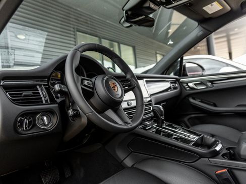 Certified 2026 Porsche Macan AWD/4WD image 4