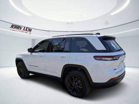 New 2026 Jeep Grand Cherokee Altitude AWD/4WD image 5