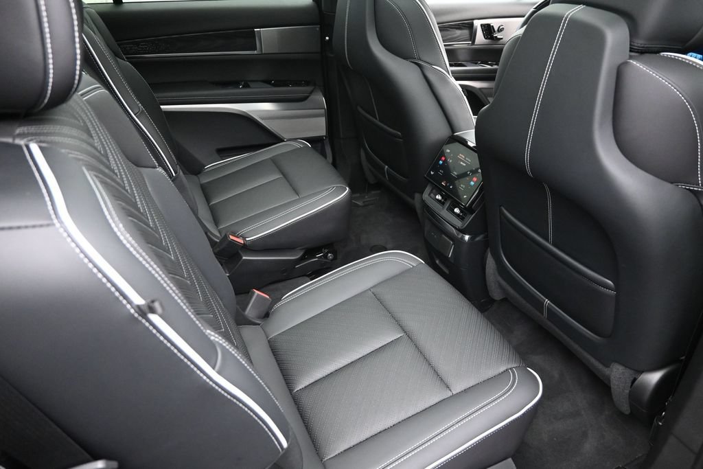 Used 2026 Cadillac Vistiq Platinum w/ LPO, Floor Liner Package AWD/4WD image 27