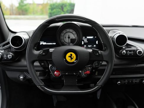 Used 2022 Ferrari F8 Tributo image 10