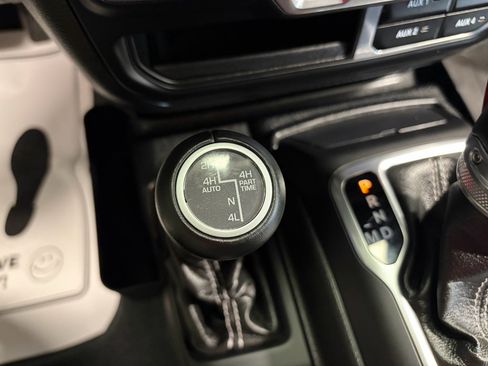 Used 2022 Jeep Wrangler Unlimited Sahara w/ Cold Weather Group AWD/4WD image 21