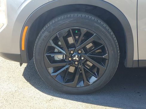 Used 2022 Mitsubishi Outlander SE image 11