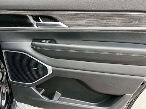 Used 2022 Jeep Wagoneer Series III w/ Flexible Seating Group image 20