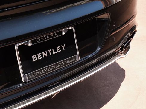 Used 2022 Bentley Flying Spur Plug-In Hybrid AWD/4WD image 9