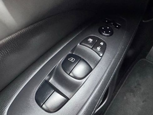 Used 2018 Nissan Pathfinder S image 28