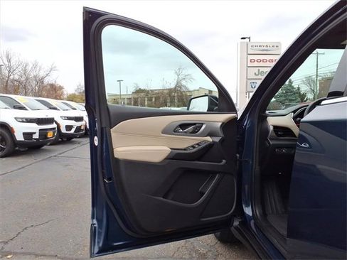 Used 2022 Chevrolet Traverse LS image 25