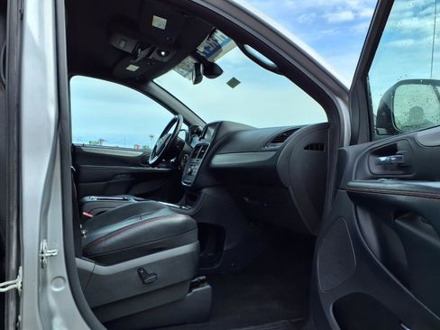 Used 2019 Dodge Grand Caravan GT FWD image 29