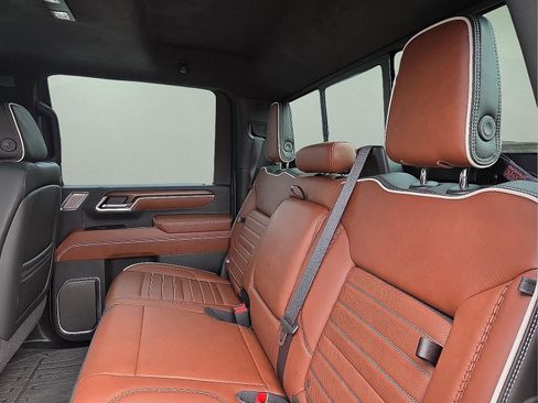 Used 2025 GMC Sierra 2500 Denali Ultimate image 10