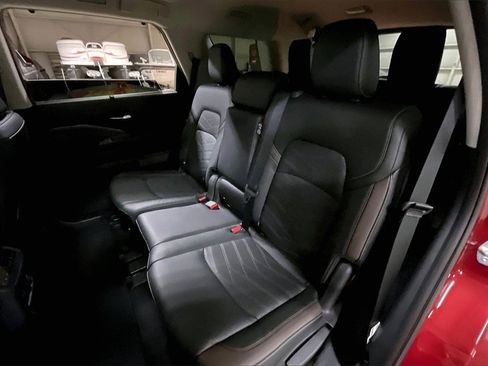 Used 2024 Nissan Pathfinder Platinum w/ Cargo Package image 25