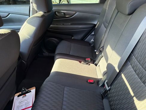 Certified 2019 Nissan Rogue S image 28