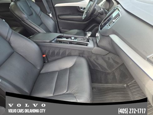Used 2017 Volvo XC90 T6 Momentum w/ Vision Package image 13