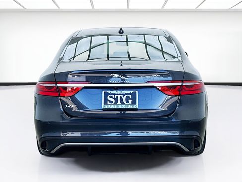 Used 2022 Jaguar XF SE RWD image 5