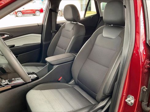 Certified 2025 Chevrolet Trax LT image 9