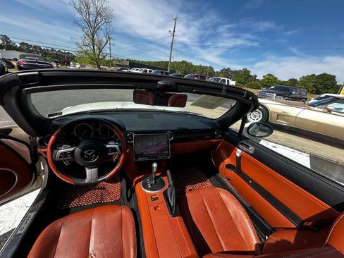 Used 2006 MAZDA MX-5 Miata Grand Touring w/ Premium Pkg RWD image 12