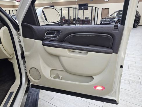 Used 2013 Cadillac Escalade ESV Platinum RWD image 41