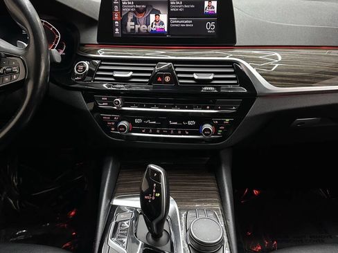 Used 2020 BMW 530i w/ Convenience Package RWD image 26