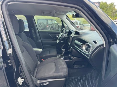 Used 2023 Jeep Renegade Latitude image 14