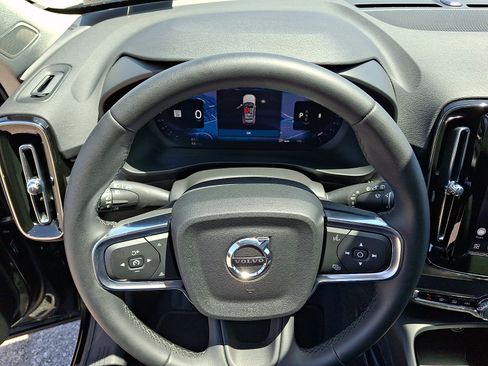 Used 2023 Volvo XC40 B5 Plus w/ Climate Package AWD/4WD image 19