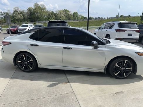 Used 2019 Toyota Camry XSE w/ Navigation Package FWD image 3