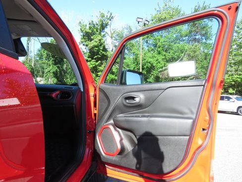 Used 2015 Jeep Renegade Trailhawk w/ Popular Equipment Group AWD/4WD image 12