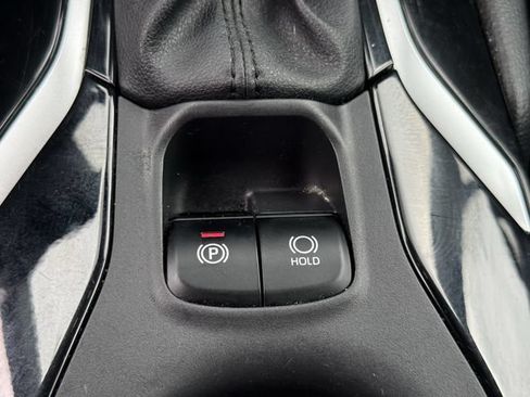 Used 2025 Toyota Corolla Cross XLE FWD image 18