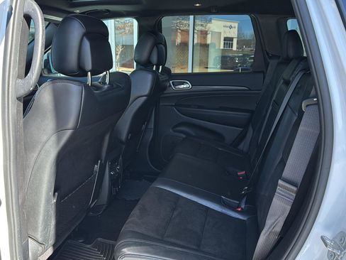 Used 2019 Jeep Grand Cherokee Altitude image 9