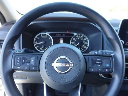 Used 2023 Nissan Rogue SV image 12