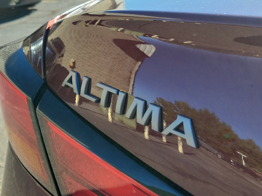 Used 2025 Nissan Altima 2.5 SV FWD image 9