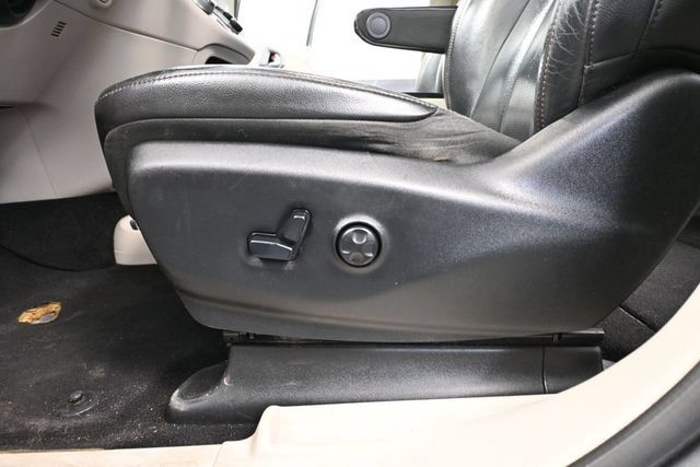 Used 2020 Chrysler Pacifica Touring-L FWD image 15
