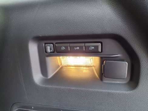 Used 2025 Ford Explorer Platinum w/ Ultimate Package image 29