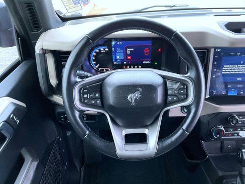 Used 2023 Ford Bronco Wildtrak image 11