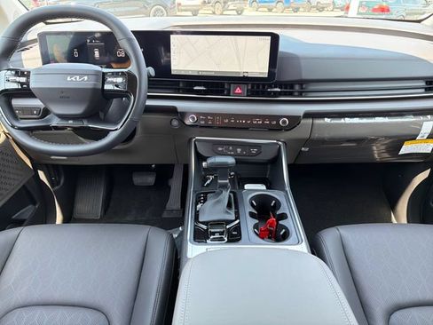 New 2027 Kia Carnival EX FWD image 9