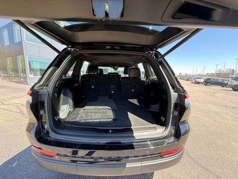 Used 2025 Jeep Grand Cherokee Altitude AWD/4WD image 28
