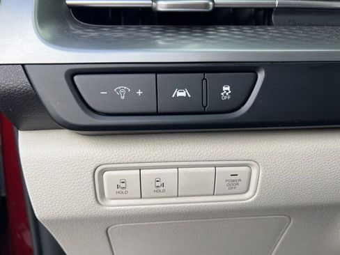 Certified 2024 Kia Carnival LX image 11