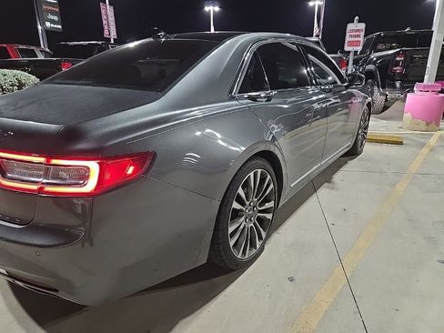 Used 2019 Lincoln Continental Select image 7
