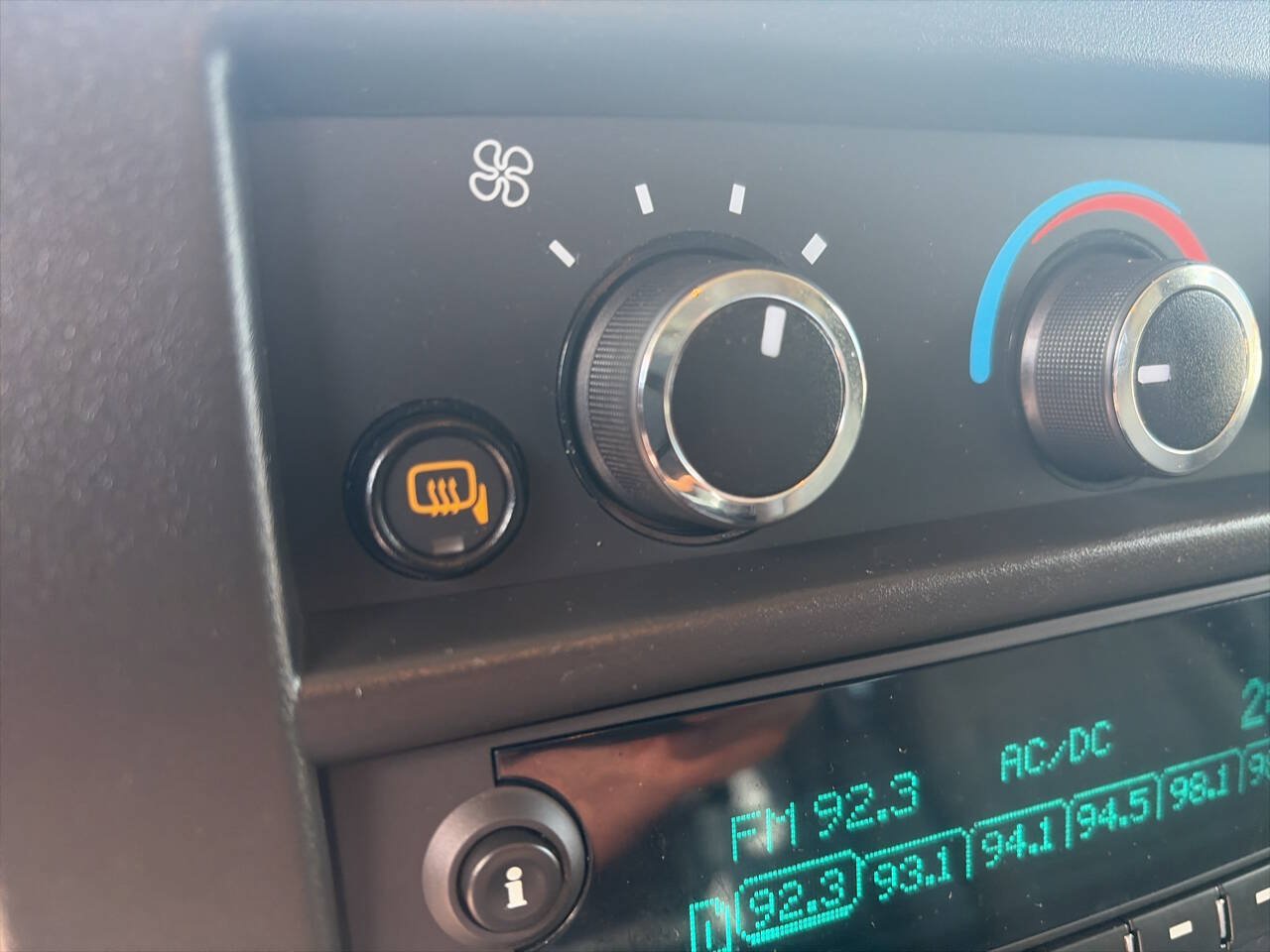 Used 2022 Chevrolet Express 2500 w/ Driver Convenience Package RWD image 10