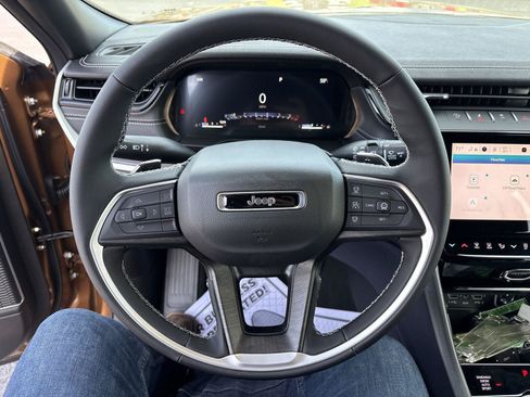 New 2026 Jeep Grand Cherokee L Limited AWD/4WD image 19